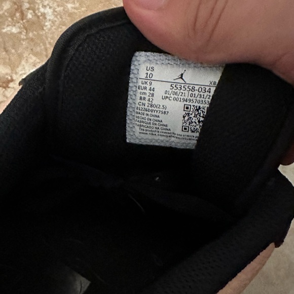 Name of the shoe is Jordan 1 mid ‘shadow’ size:10.5 condition: good - Picture 3 of 3